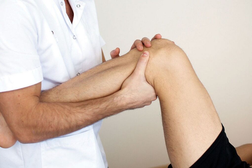 doctor examining arthrosis of the knee